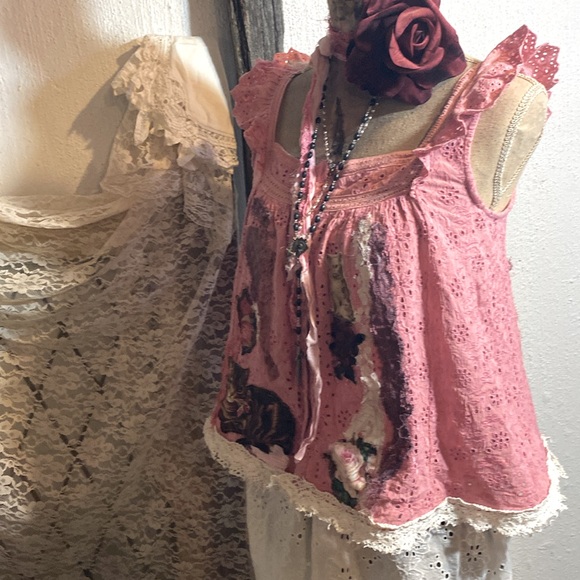 Wearable Art Kittens & Roses Magnolia Pearl Top - Picture 2 of 13